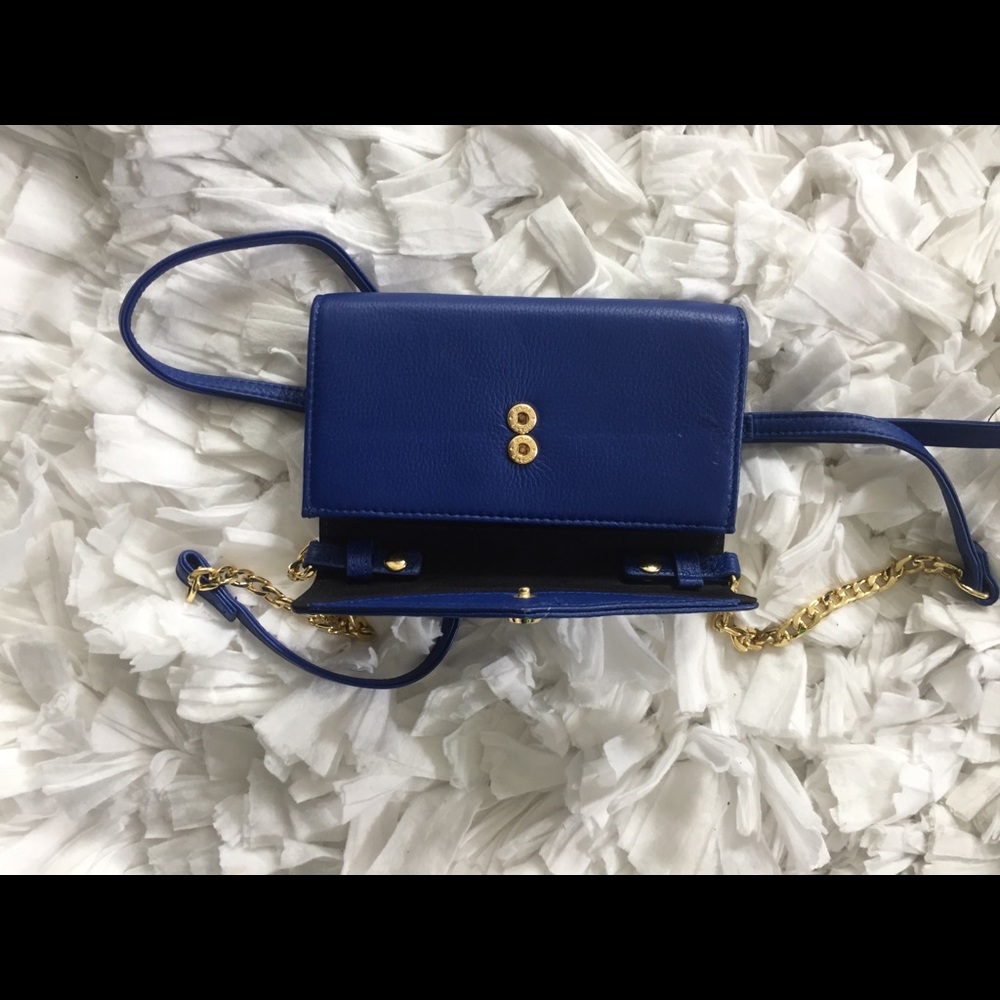 Crossbody Smartphone Wallet - Picture 5 of 7